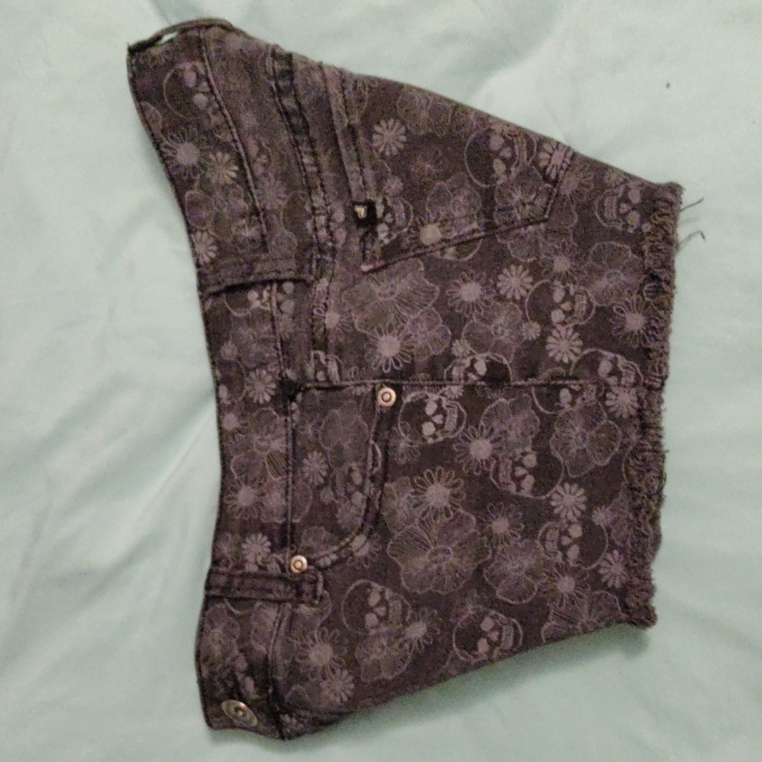 Skulls Love Sickshortssz.3
